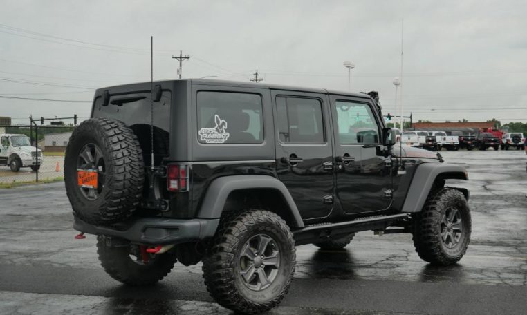 Lifted 2017 Jeep Wrangler Unlimited Rubicon Recon | CP16343T - Sherry 4x4