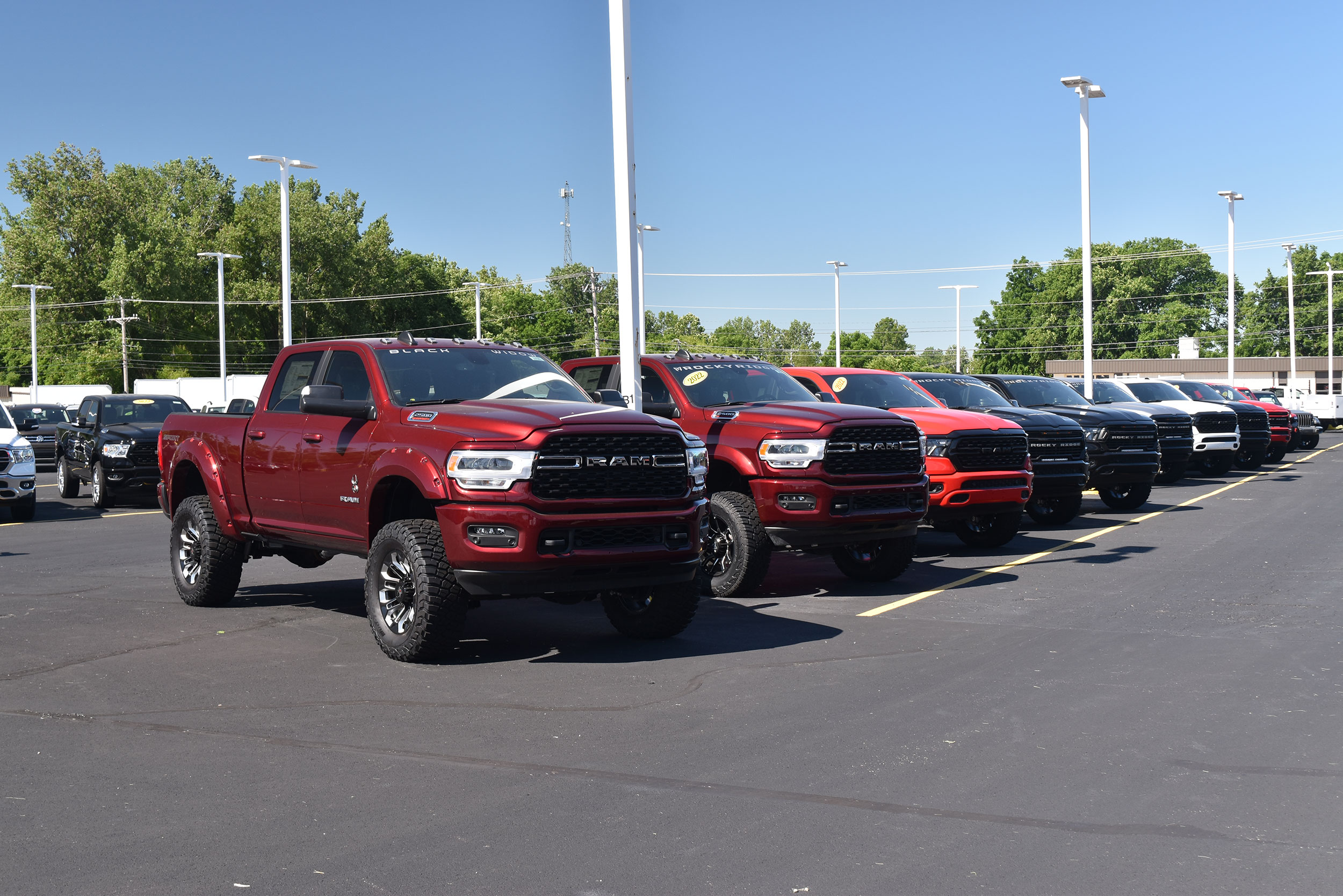 custom-order-raised-pickup-trucks